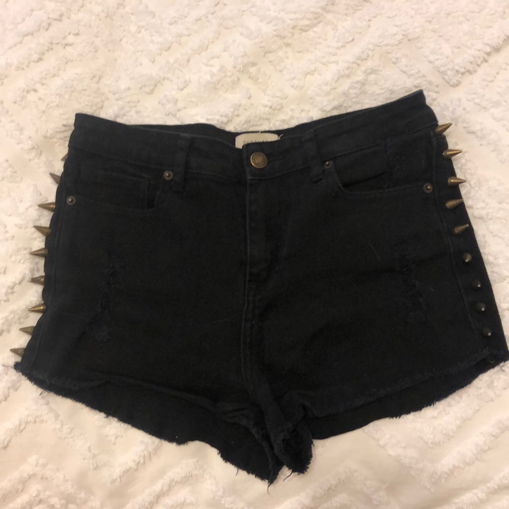 High waisted shorts with bullet details